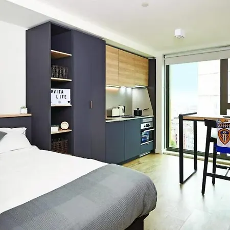 Student Only At St Albans ليدز